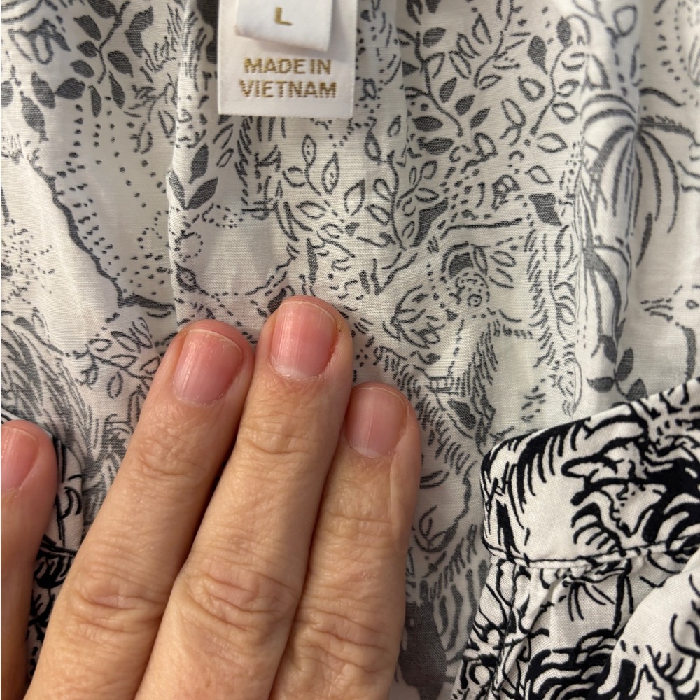 Lilly Pulitzer Animal Magnetism Blouse NWOT - Picture 2 of 3